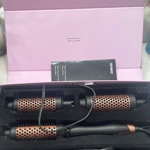 Amika Blowout Babe Thermal Brush